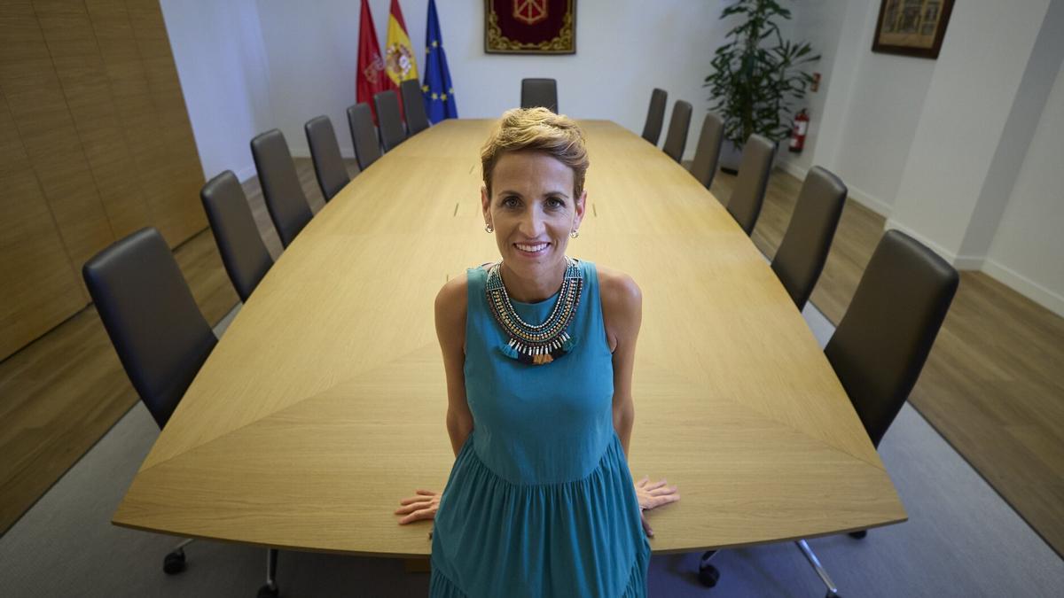 La presidenta del Gobierno de Navarra, en la sala de reuniones del Ejecutivo foral.