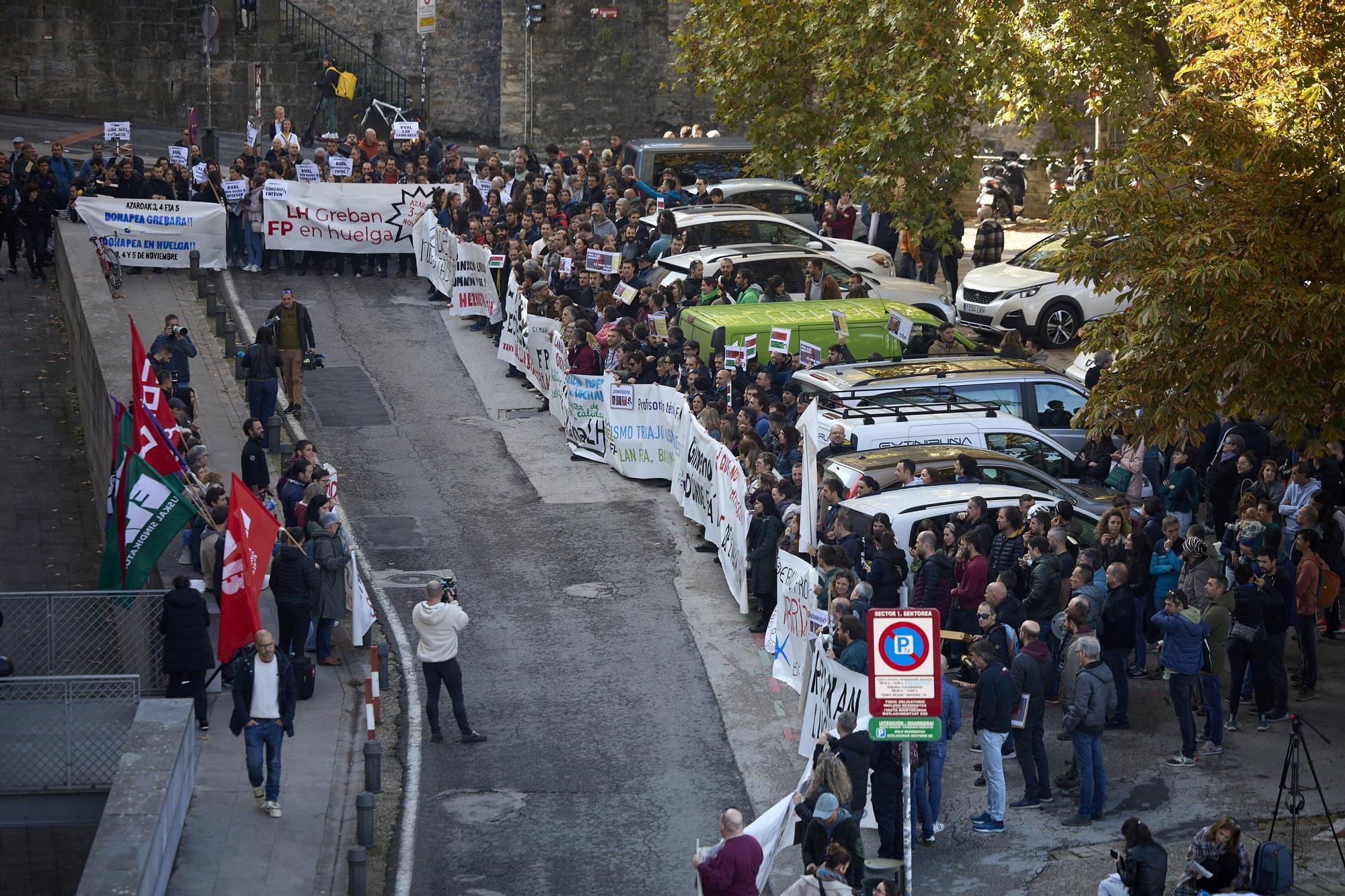 Concentración ante Educación en el marco de la huelga docente en los centros de FP