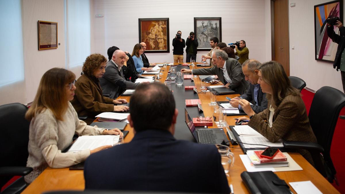 Mesa y Junta de Portavoces del Parlamento de Navarra.