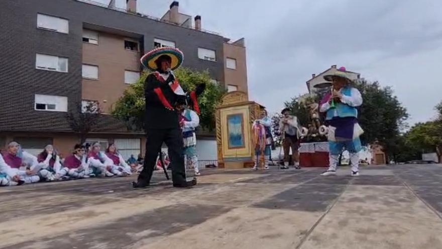 Rancheras contra Toquero en el Paloteado del Barrio de Lourdes