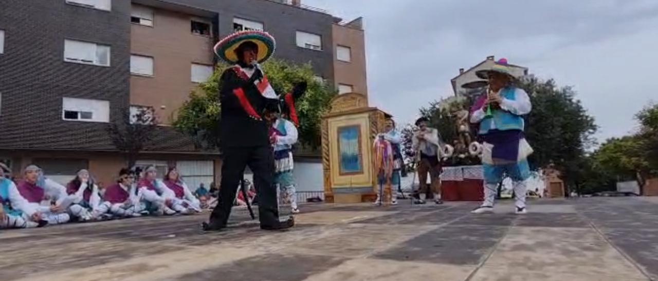 Rancheras contra Toquero en el Paloteado del Barrio de Lourdes