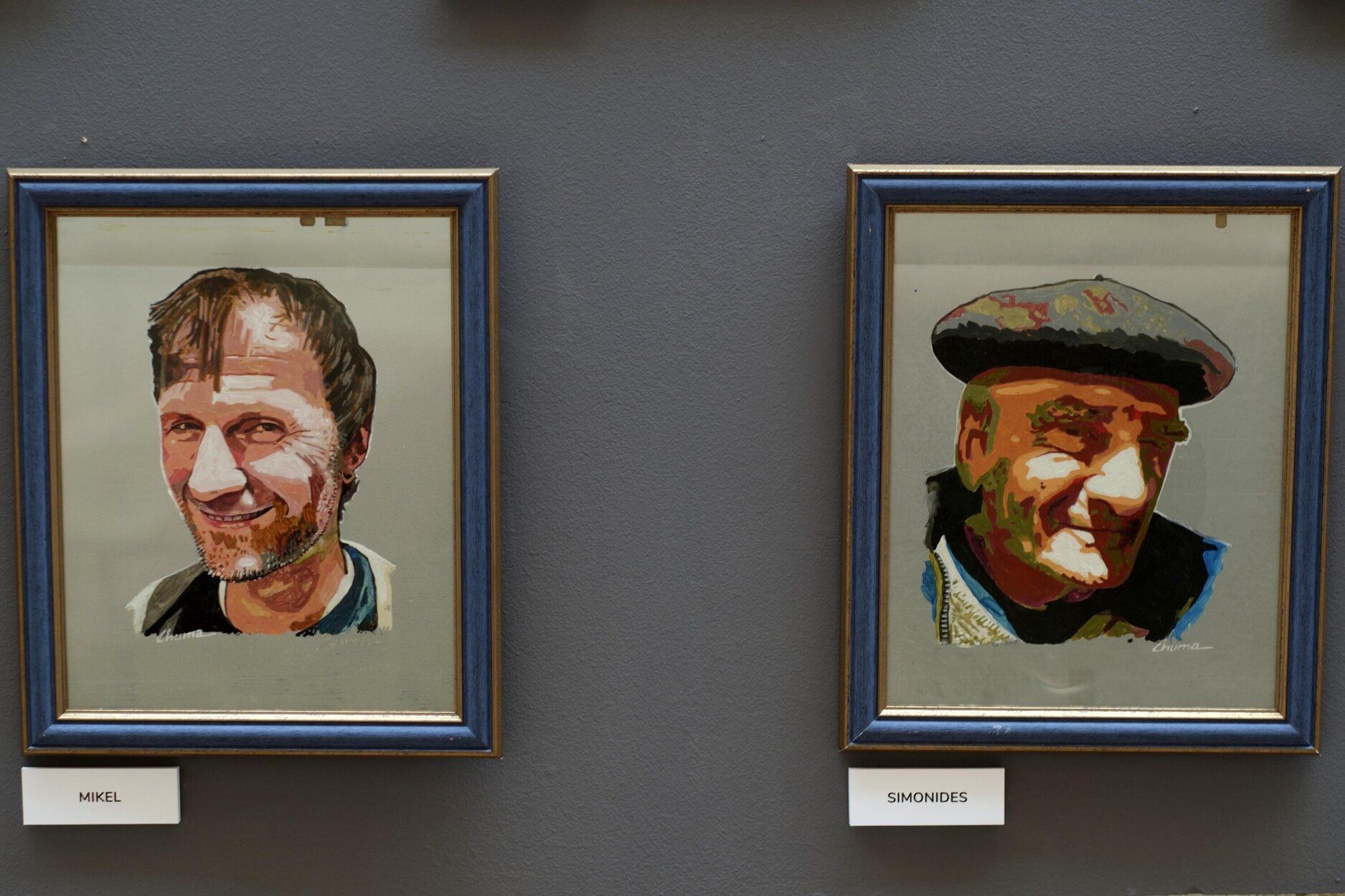 Dos de los retratos creados por Chuma Arguiñáriz.