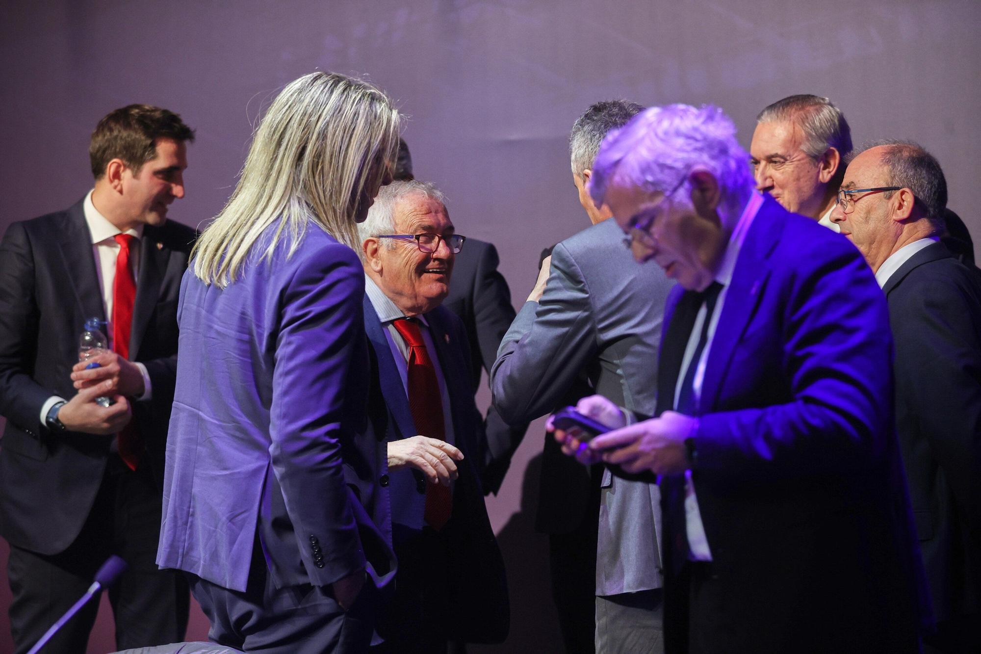 Fotos de la Asamblea de socios de Osasuna en Baluarte