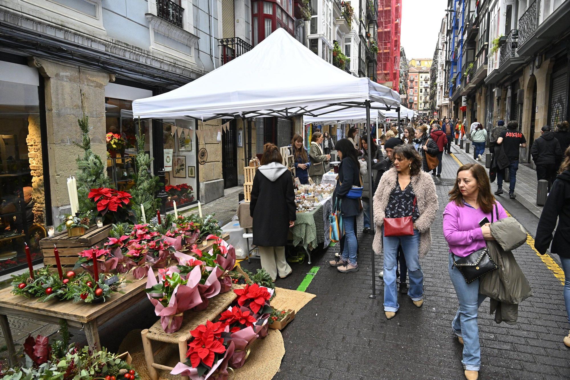 En imágenes: el mercado del Dos de Mayo se viste de Navidad