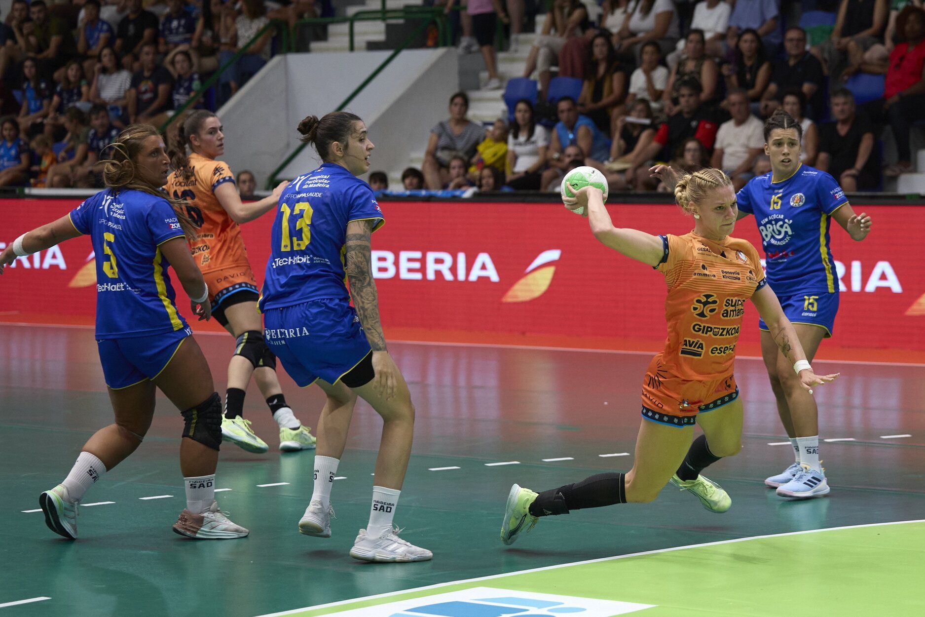 Fotos de las semifinales de la Supercopa Ibérica de balonmano en Anaitasuna