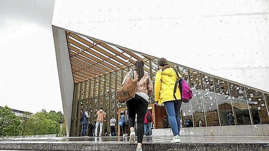 Euskadi dedicará por primera vez cien millones a becas y ayudas para el estudio