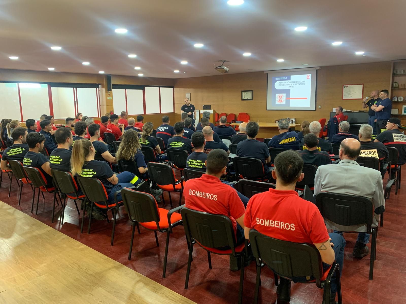 En imágenes: Protección Civil devuelve la visita a los bomberos de Portugal