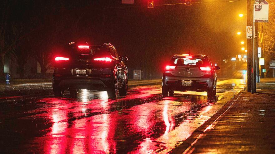 Cuidado con las luces de tu coche: la multa de la DGT que te puede arruinar el invierno