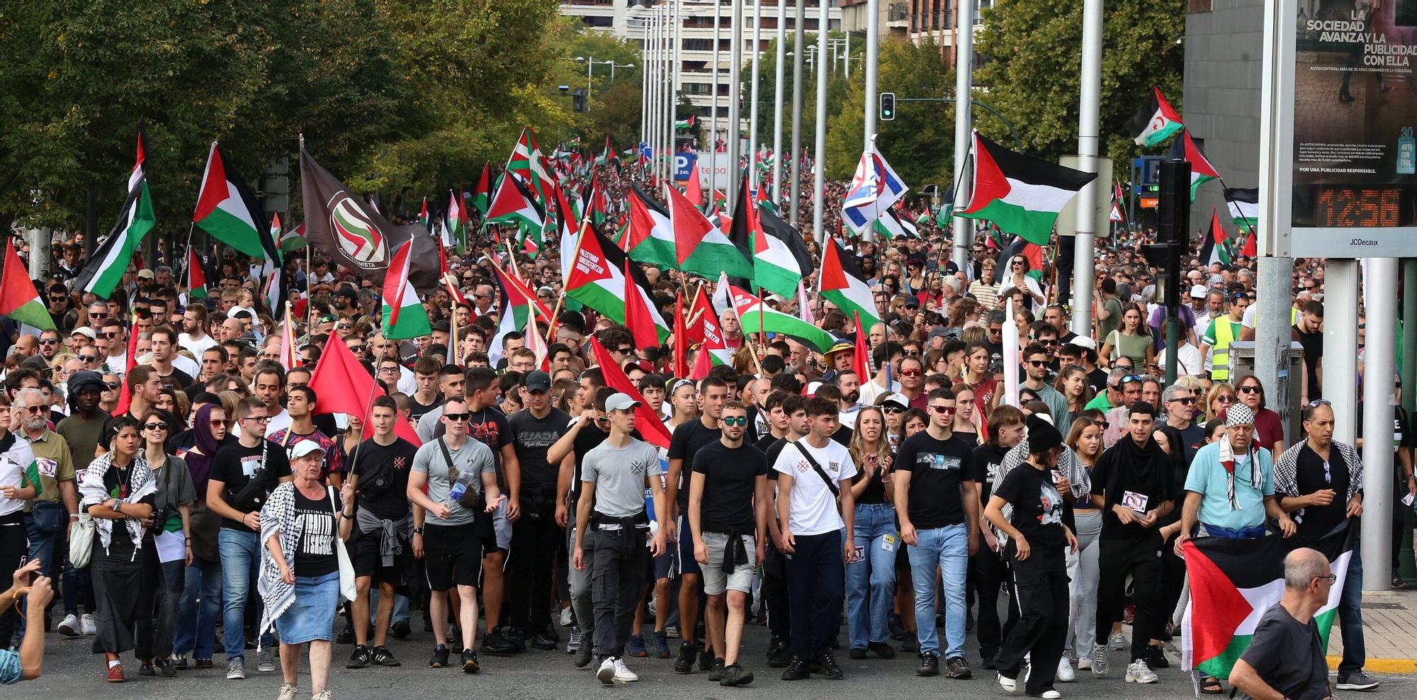 Fotos de la concentración en apoyo a Palestina en Pamplona este sábado