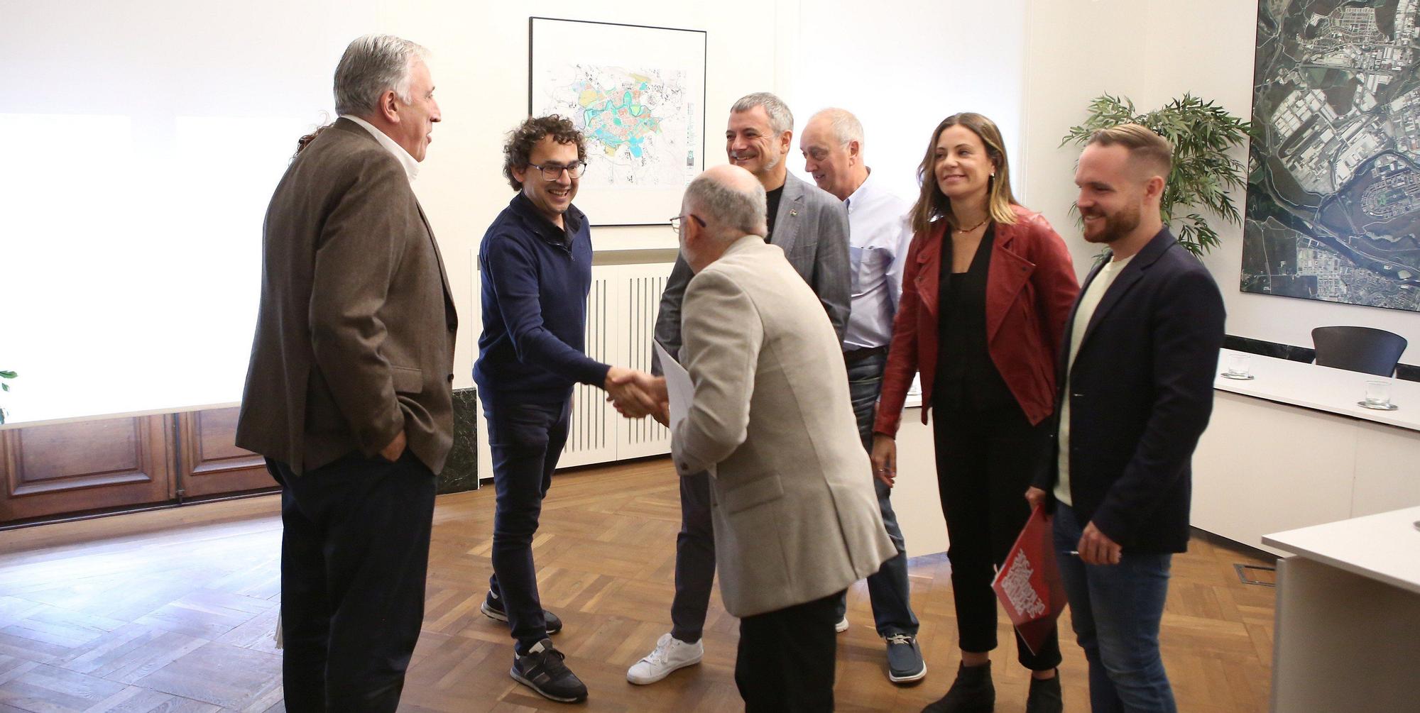 Primeros contactos en Pamplona para negociar los Presupuestos de 2026
