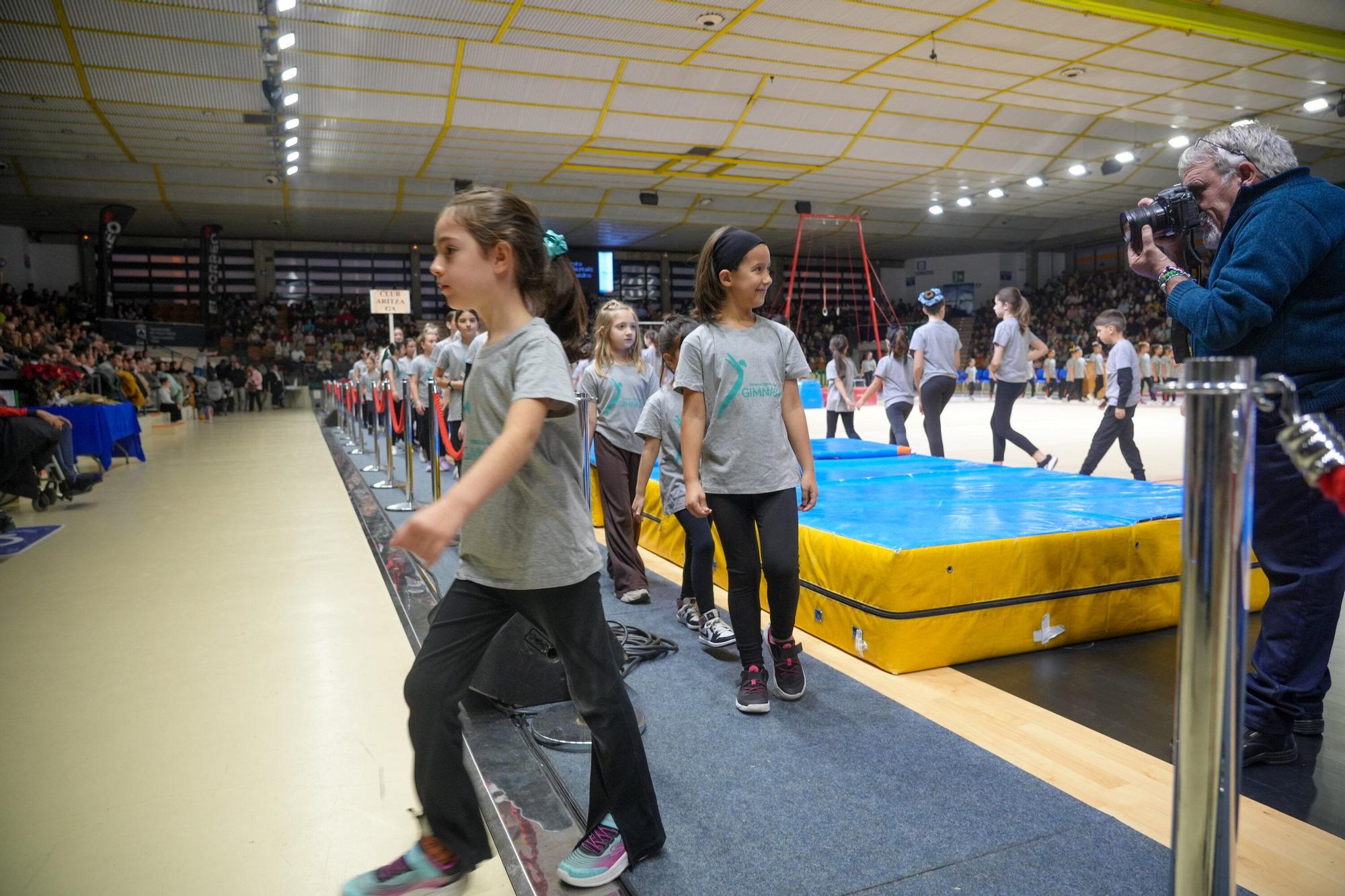 En imágenes: Mendizorroza disfruta la 30ª Gala Internacional Navideña de Gimnasia