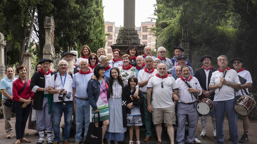 En imágenes: Homenaje en Santa Isabel a los Celedones de Oro fallecidos
