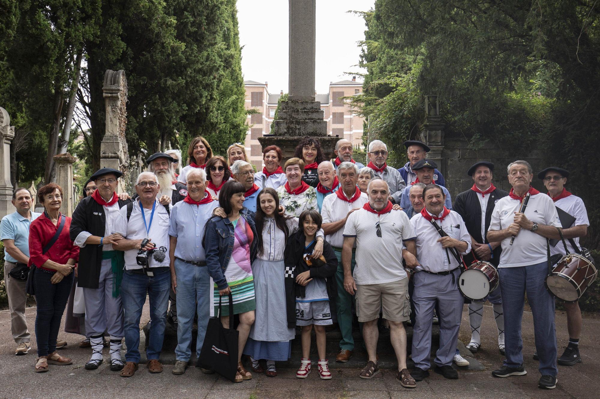 En imágenes: Homenaje en Santa Isabel a los celedones de oro fallecidos