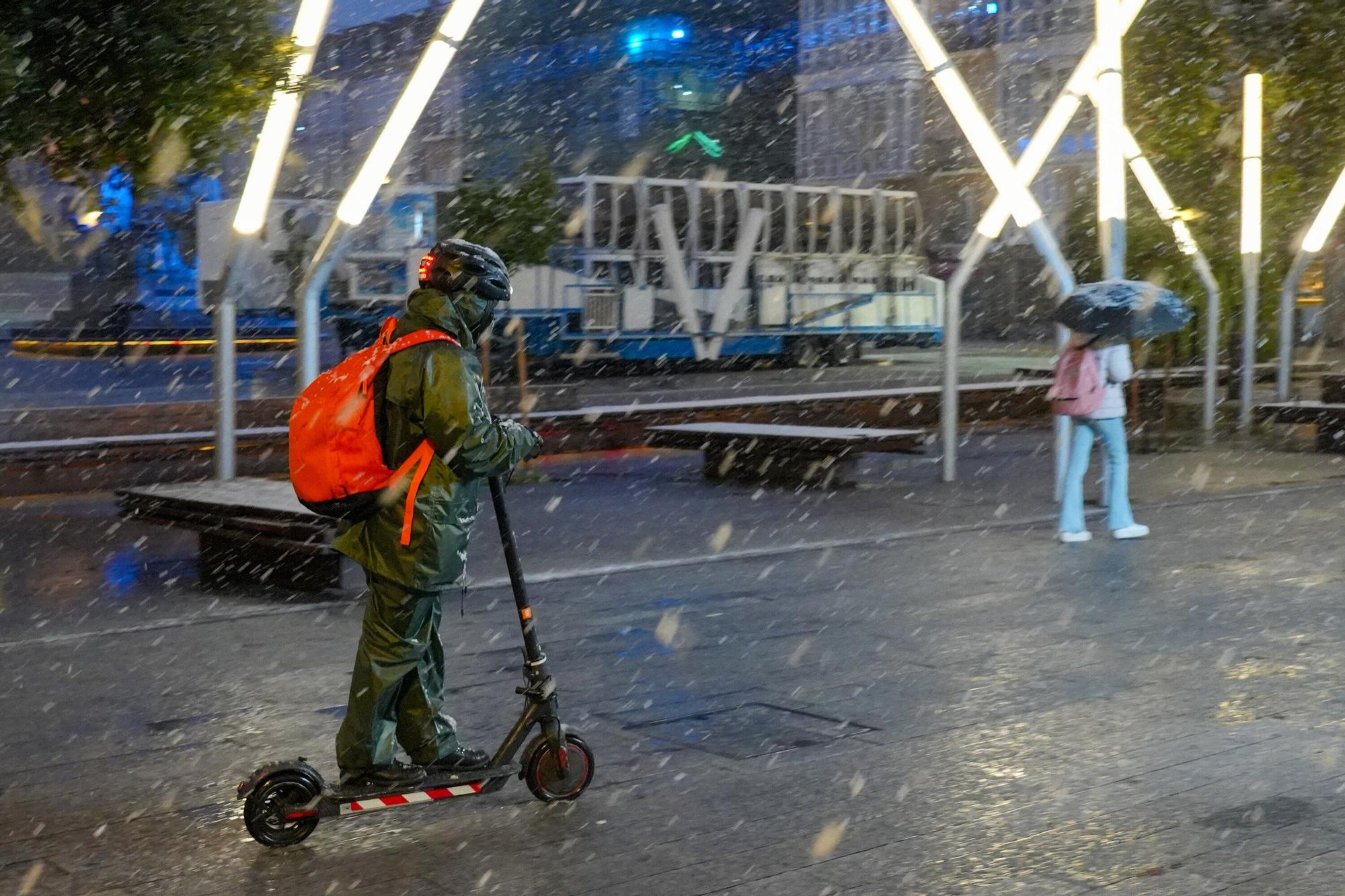 La primera nevada del otoño no cuaja en Vitoria