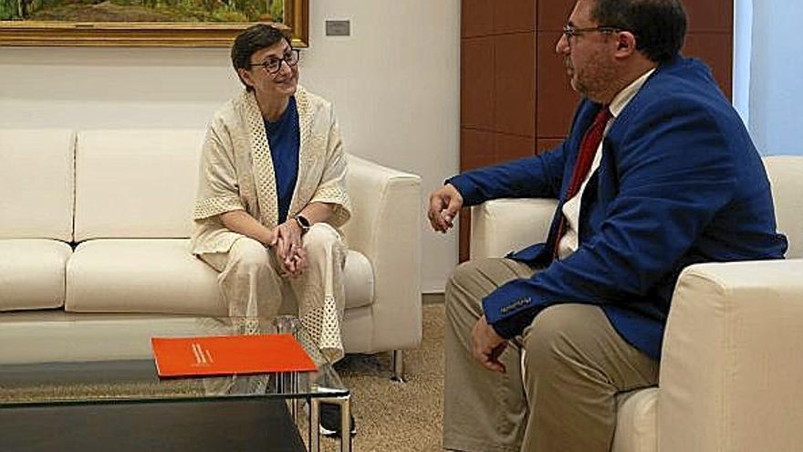 Refrendo a la colaboración del Consejo Escolar con el Parlamento
