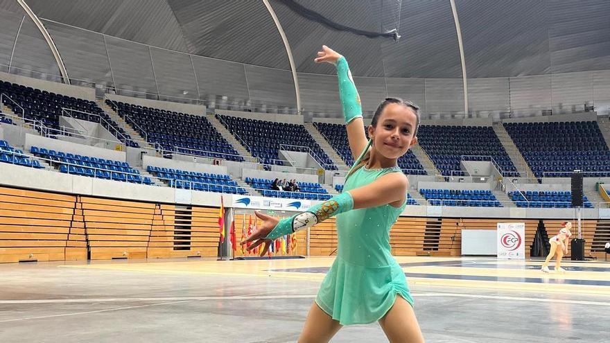 Nikole Atxutegi, del Club Show Getxo, brilla en su debut en el estatal