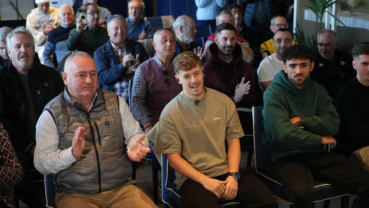 Integrantes del Portugalete durante el sorteo de Copa en el que han conocido que se enfrentarán al Alavés
