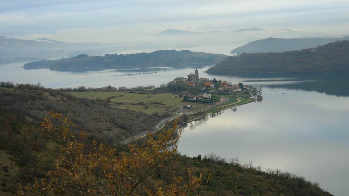Vista general del embalse Ullibarri-Gamboa.