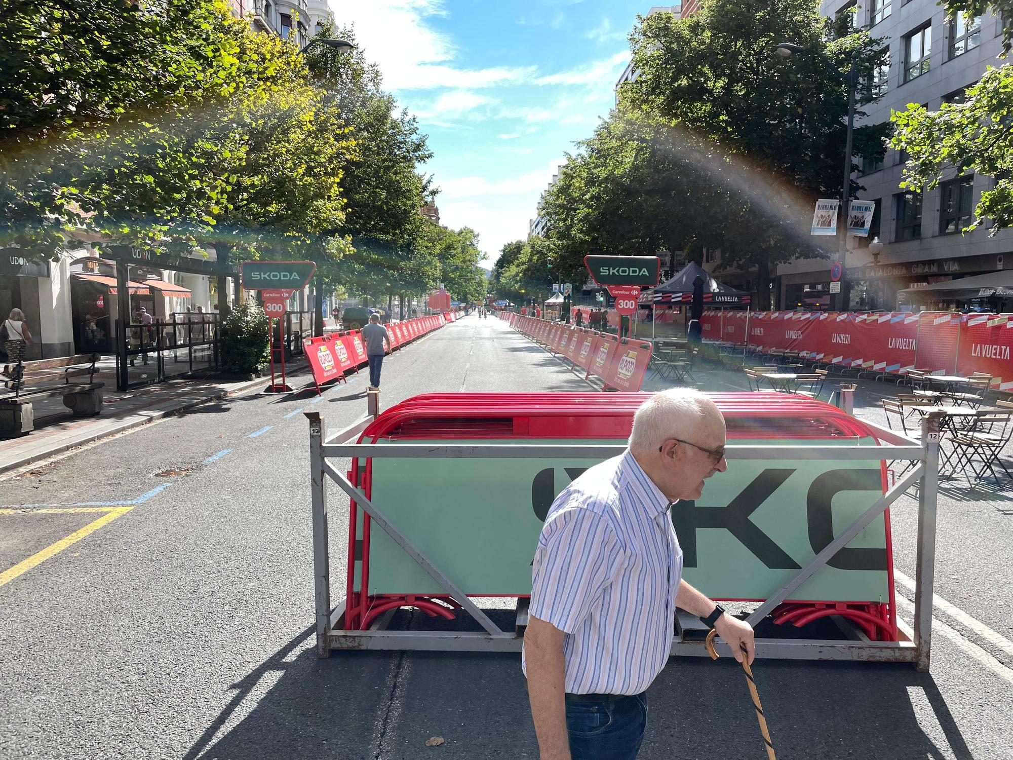 La Vuelta llega a Bizkaia: las imágenes del montaje en Bilbao