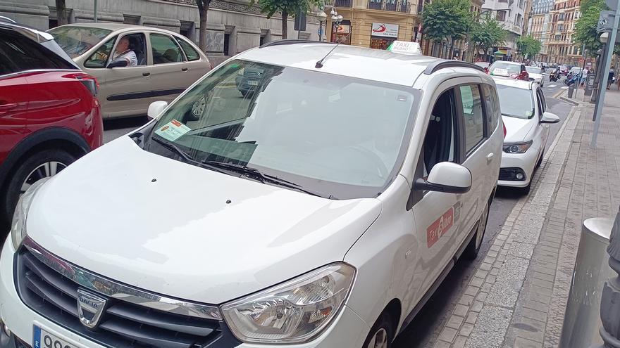 Taxistas proponen una paralización total del sector del taxi en Euskadi