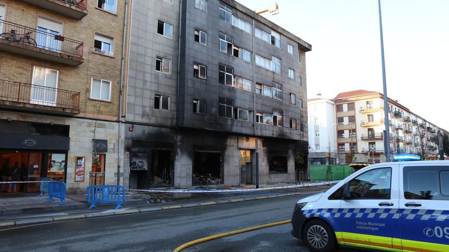 Zhieng Lin, dueño del bazar incendiado en la Rochapea: “Es muy duro, se ha quemado el trabajo de muchos años”