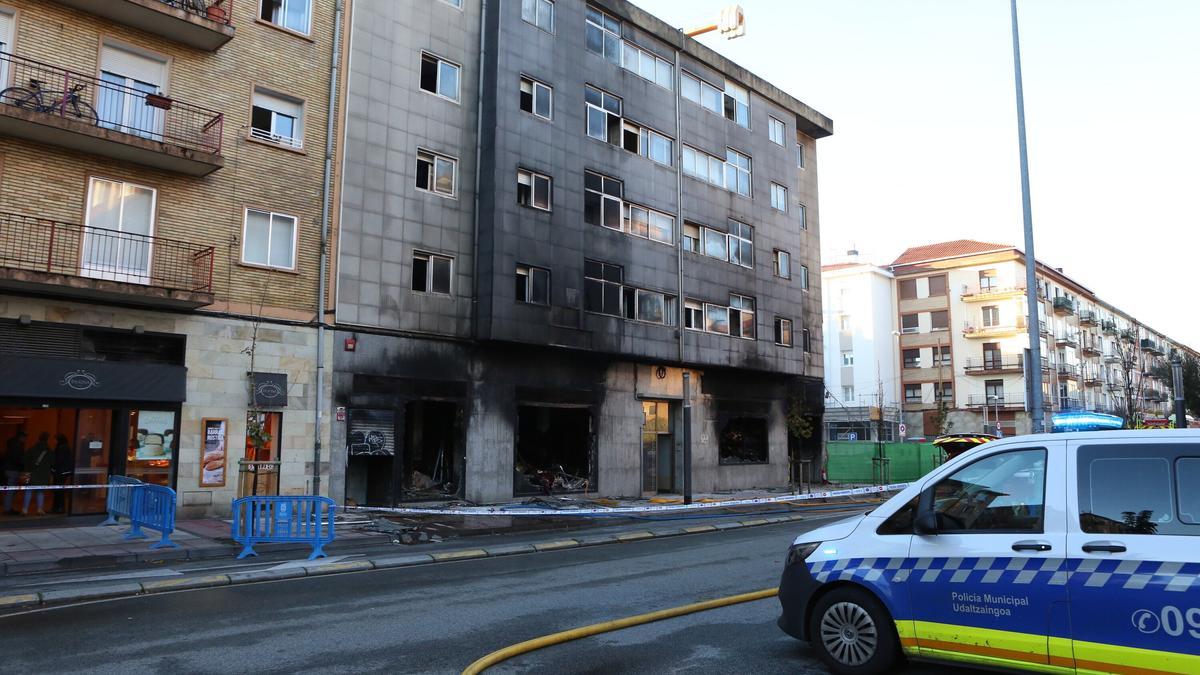 [FOTOS] Así ha quedado el bazar incendiado en la Rochapea