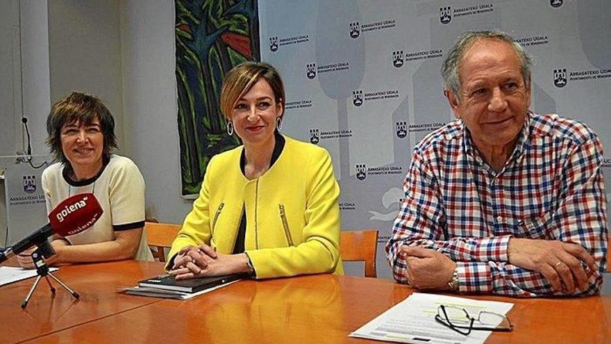 Garmendia, Ubarretxena y Garitano, ayer, en la presentación de la convocatoria de Gaztelan.