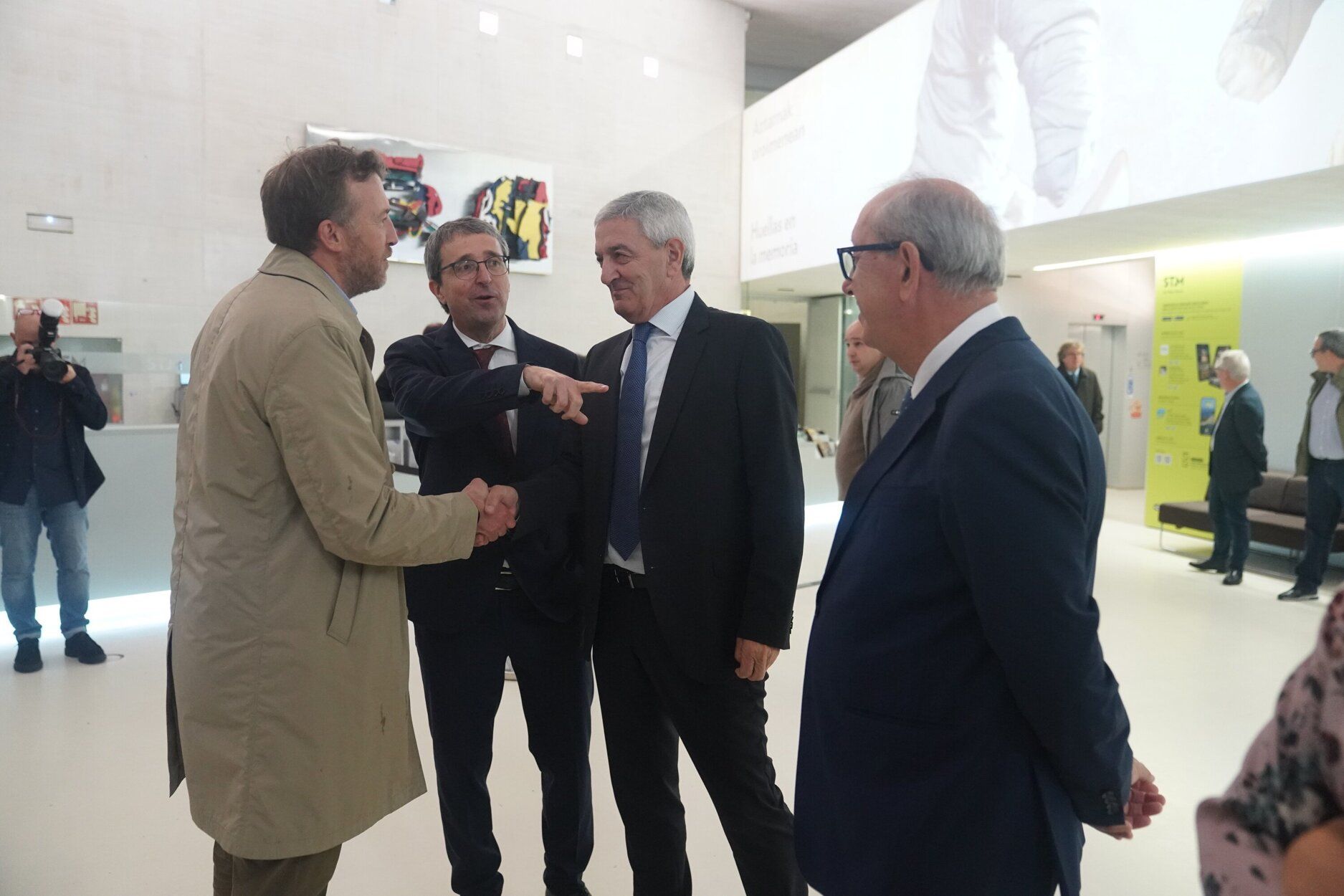 Borja Corominas (PP) con Eduaro Iribarren, Iñaki Alzaga y Juanjo Baños