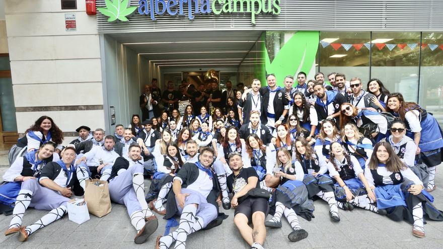 En imágenes: Siberiarrak lleva la fiesta a la residencia de ancianos Albertia Campos