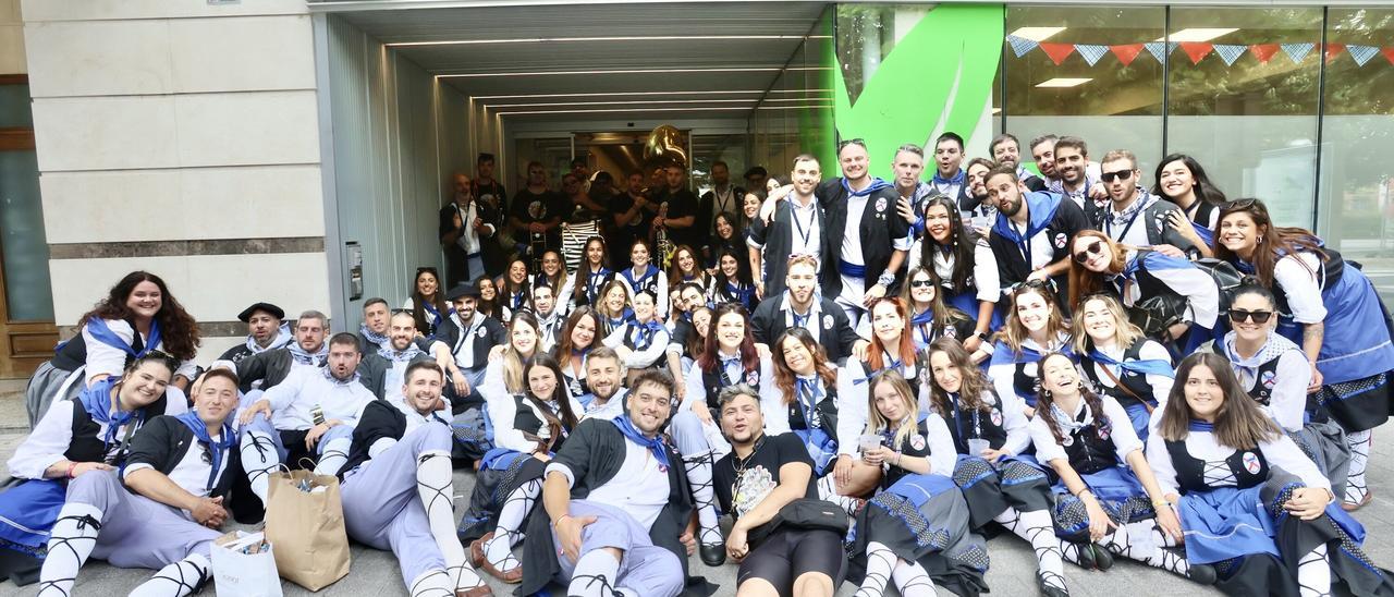 En imágenes: Siberiarrak lleva la fiesta a la residencia de ancianos Albertia Campos