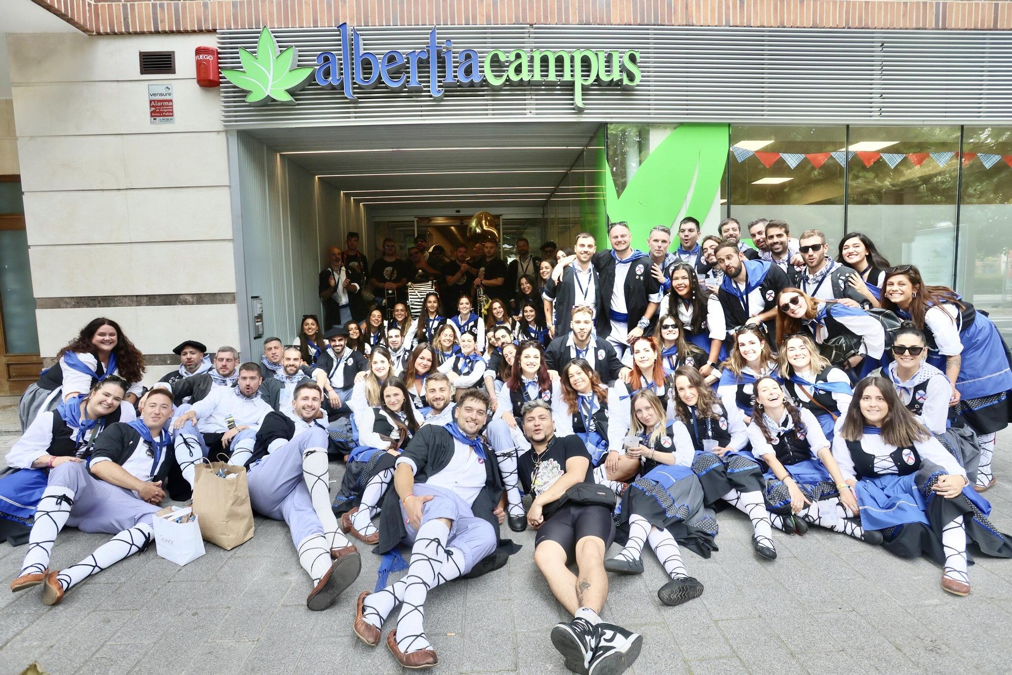 En imágenes: Siberiarrak lleva la fiesta a la residencia de ancianos Albertia Campos