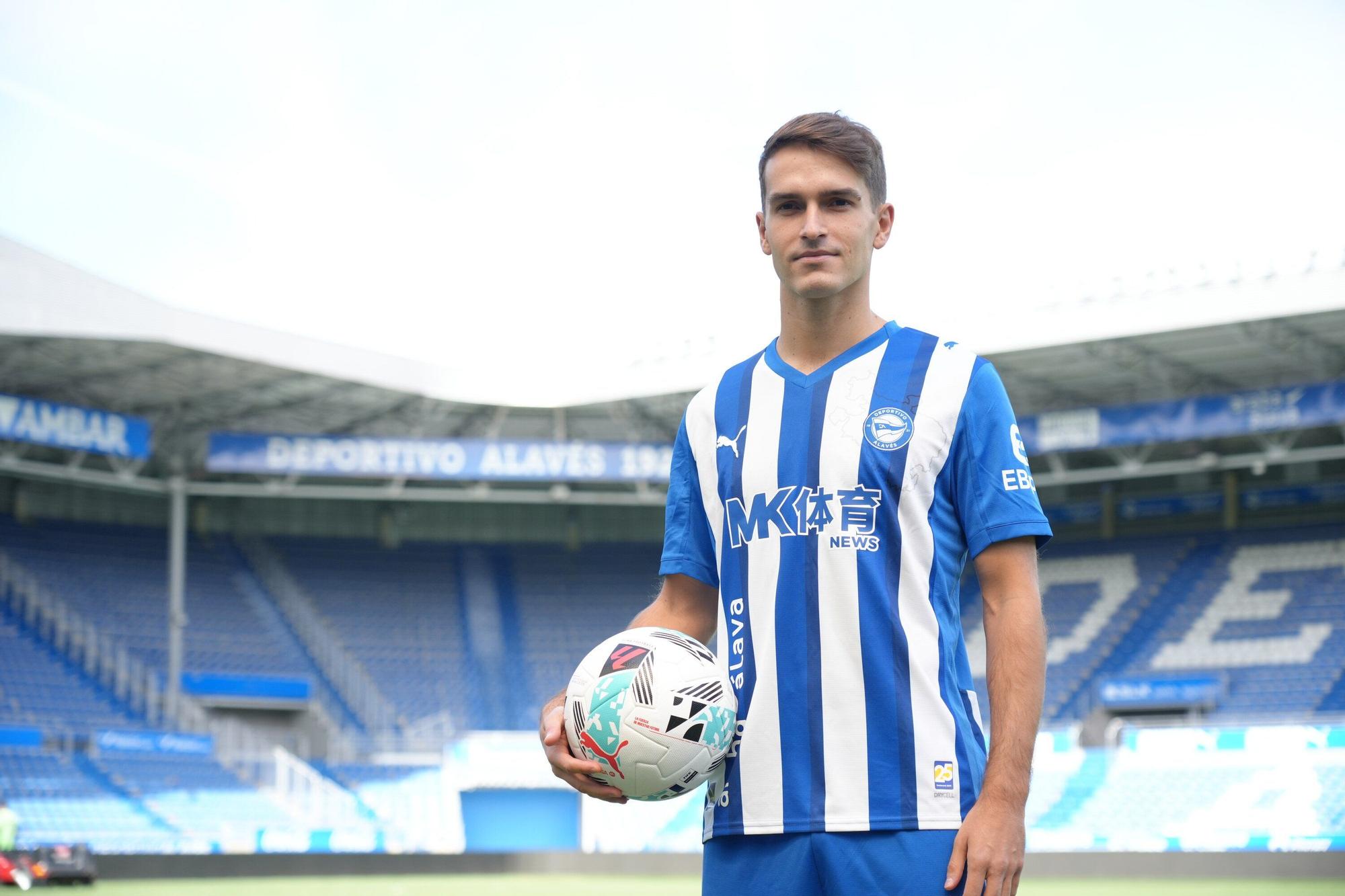 En imágenes: Presentación de Denis Suárez como jugador del Alavés