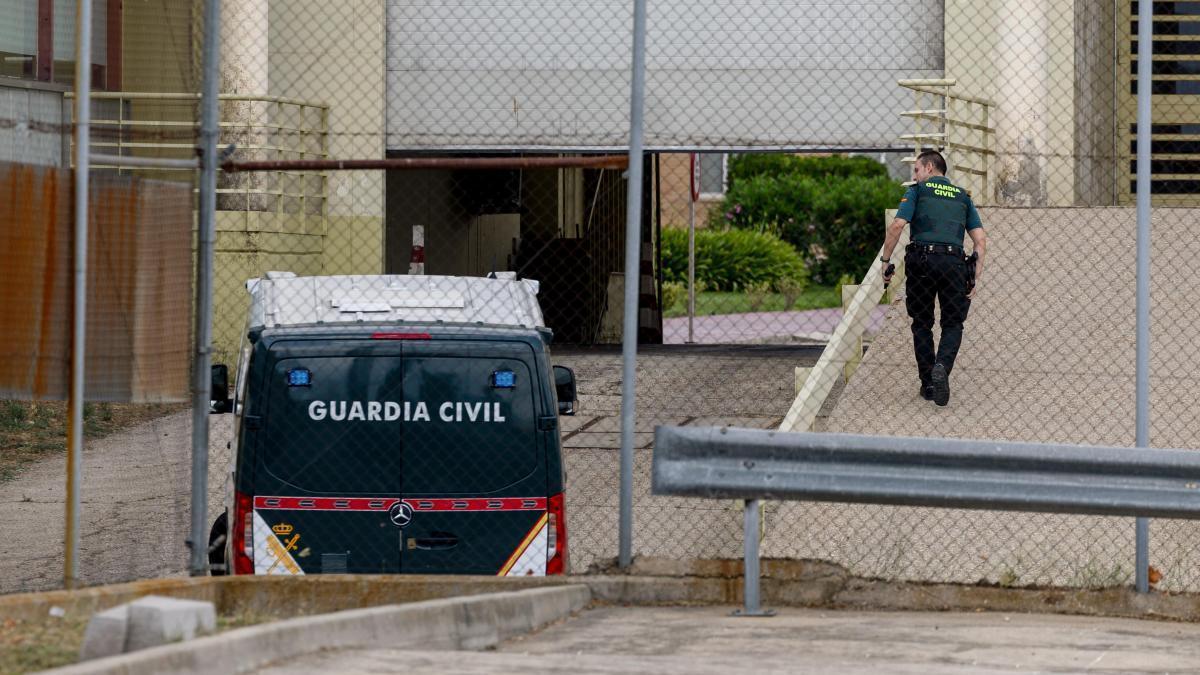 Santos Cerdán ingresa en la prisión de Soto del Real en el furgón de la Guardia Civil.