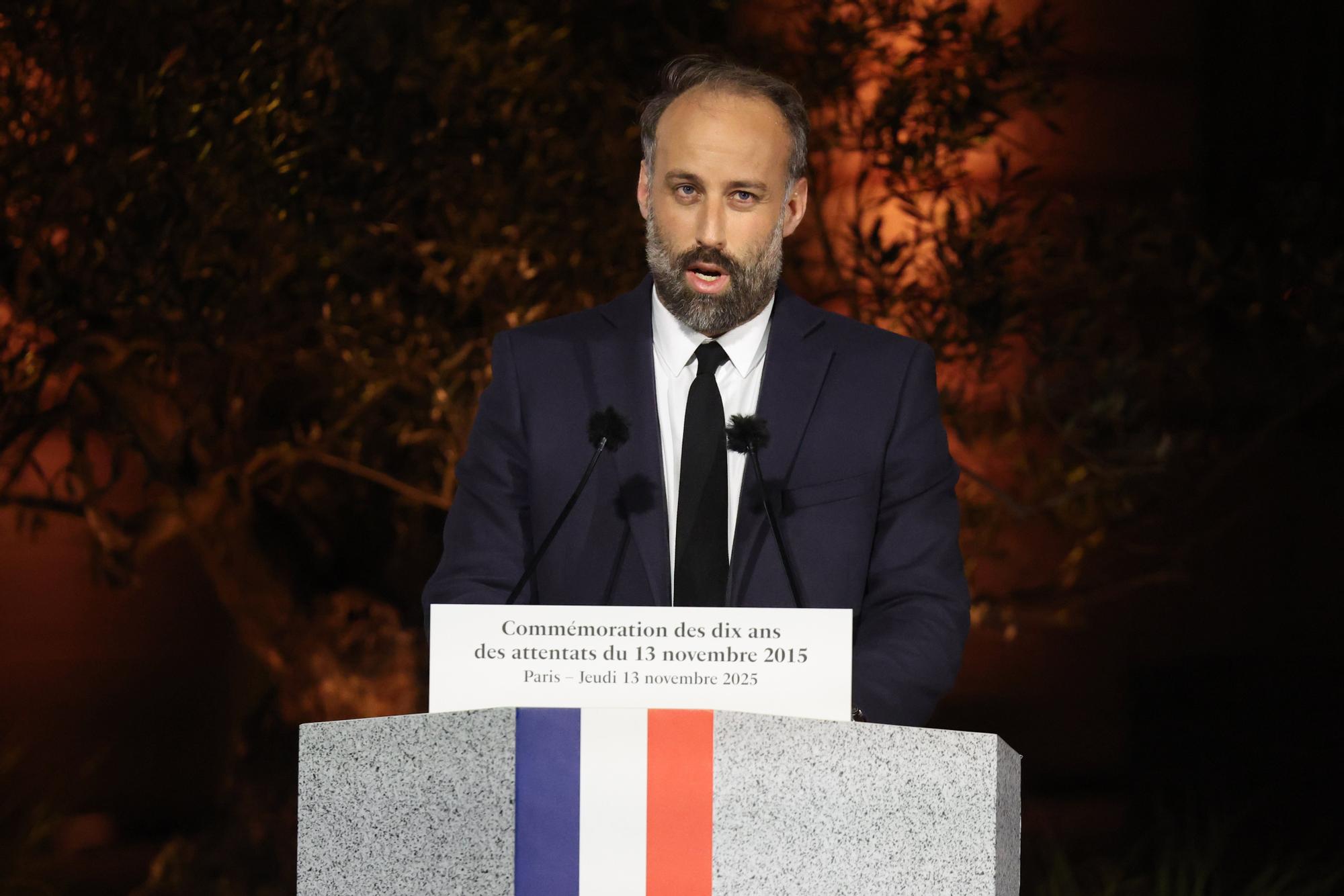 En imágenes: París homenajea a las víctimas de los atentados del 13 de noviembre en su décimo aniversario