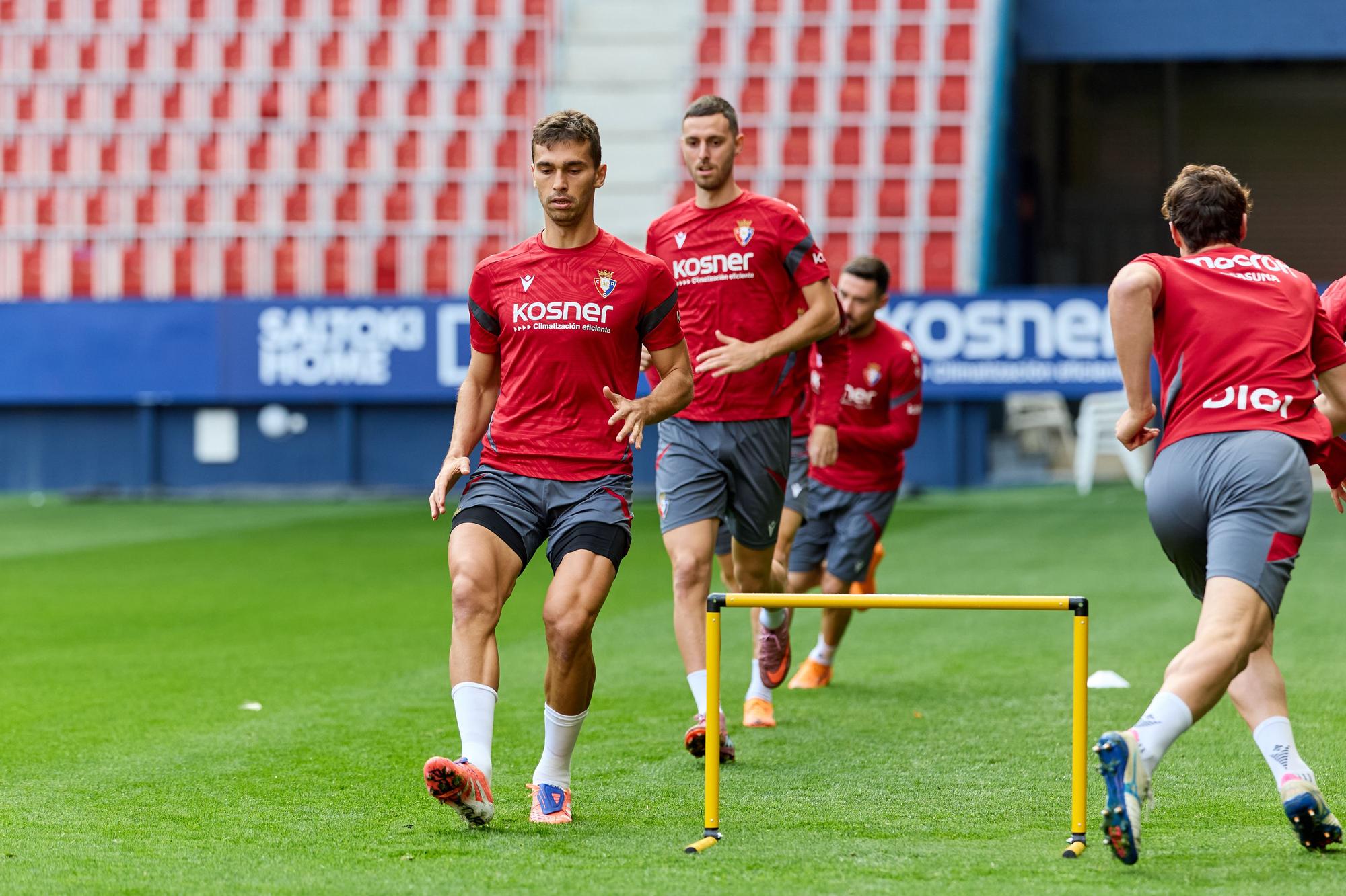 Fotos del entrenamiento de Osasuna en El Sadar (23 de octubre de 2025)
