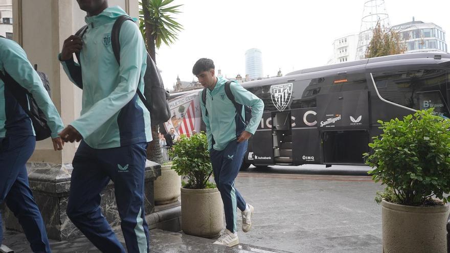 Los jugadores del Athletic llegan al hotel de concentración