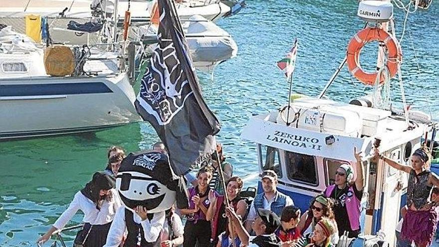 Errefuxiatuak ere piraten esku daude