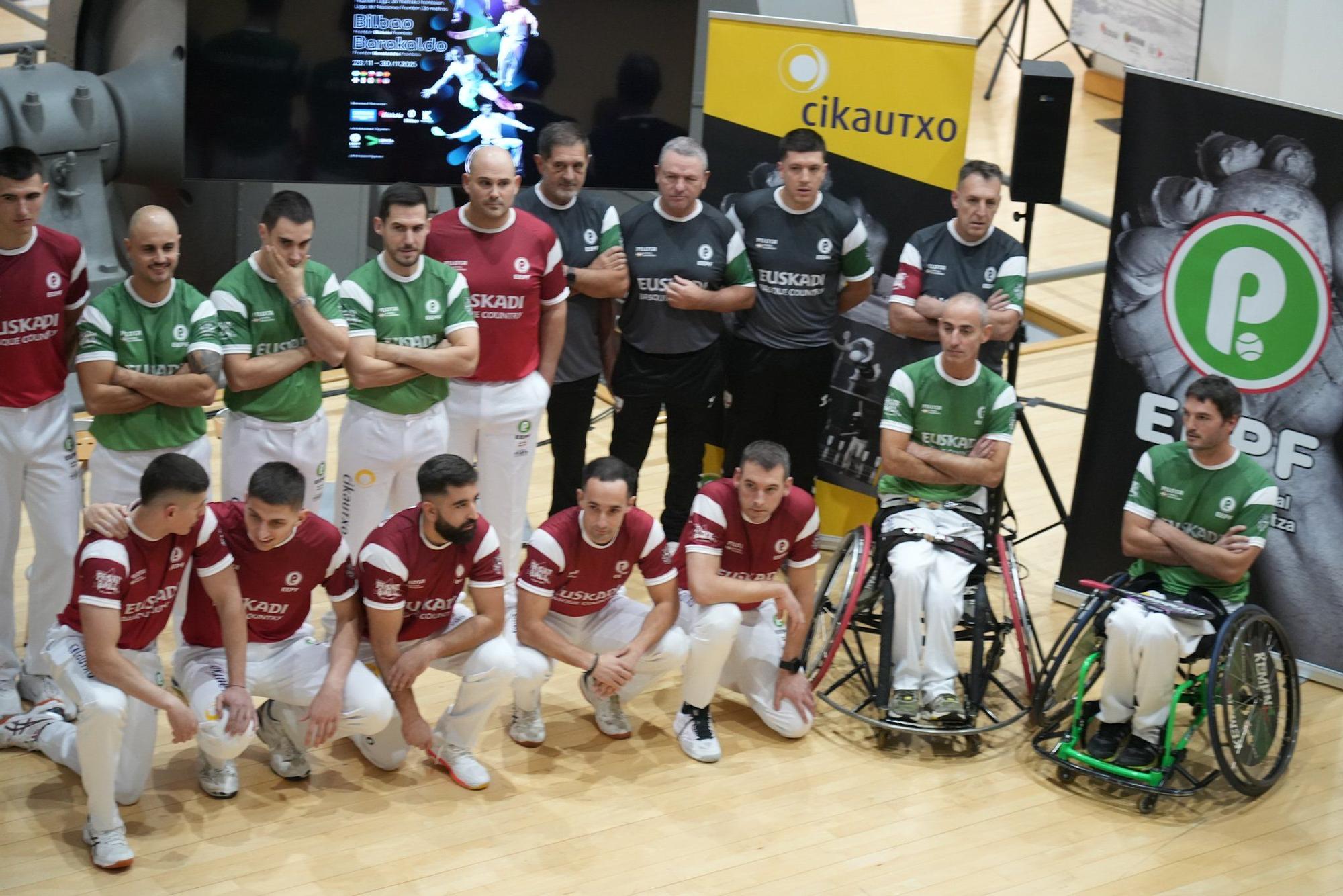 La Federación de Euskadi presenta a los pelotaris de Euskal Selekzioa que competirán en la Liga de Naciones de 36 metros en Bilbao.