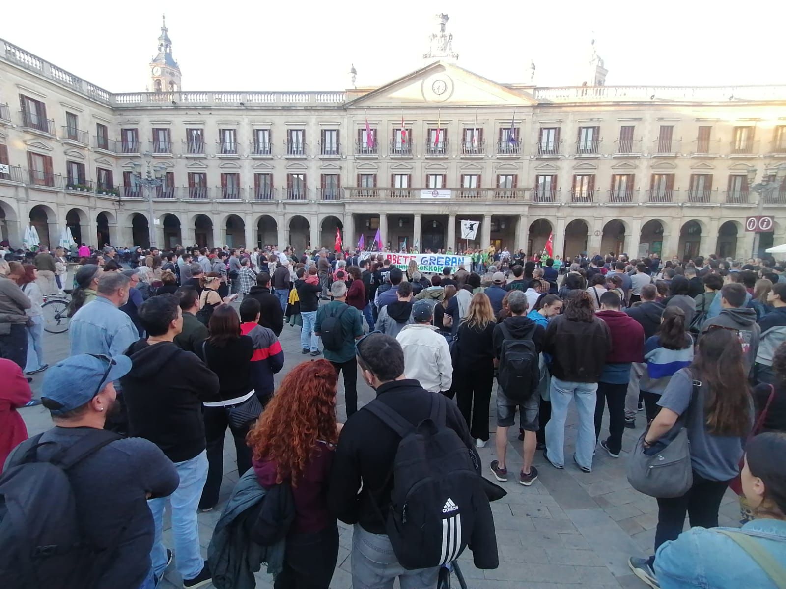 En imágenes: Los jardineros de Vitoria cumplen seis meses de huelga con una manifestación