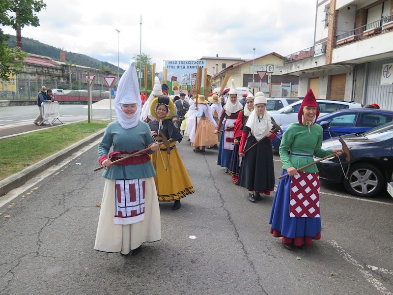 El desfile de la Euskal Jaia de Urretxu, en imágenes