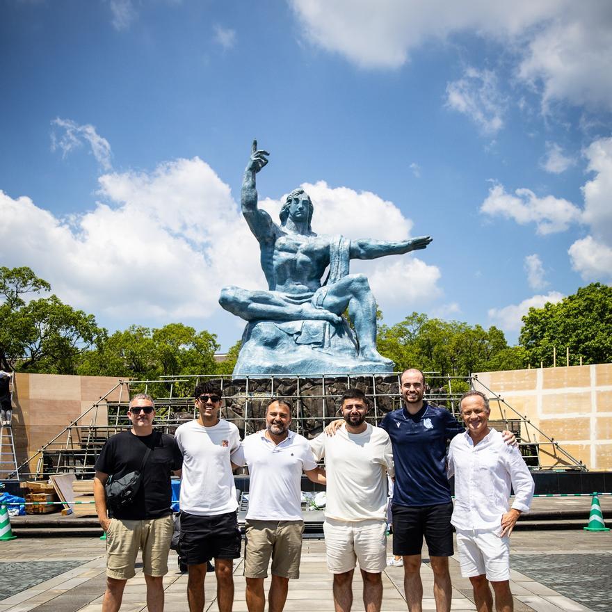 Emotiva visita de la Real Sociedad al Museo de la Bomba Atómica en Nagasaki