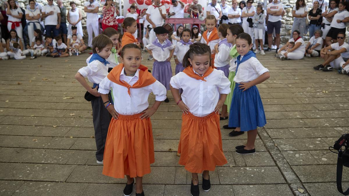 Los txikis demostraron que saben bailar.