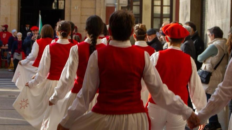 El grupo de danzas de Virgen del Puy de San Andrés de Estella compartirá su danza tradicional con el público de Arellano, el domingo 14 de septiembre.