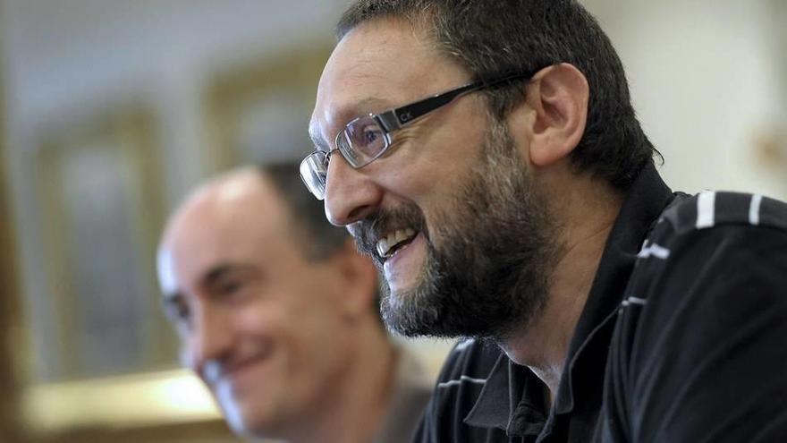 Fermín Irigoien (i), concejal de ANV en Berriozar yTxelui Moreno (d), portavoz de la izquierda abertzale.