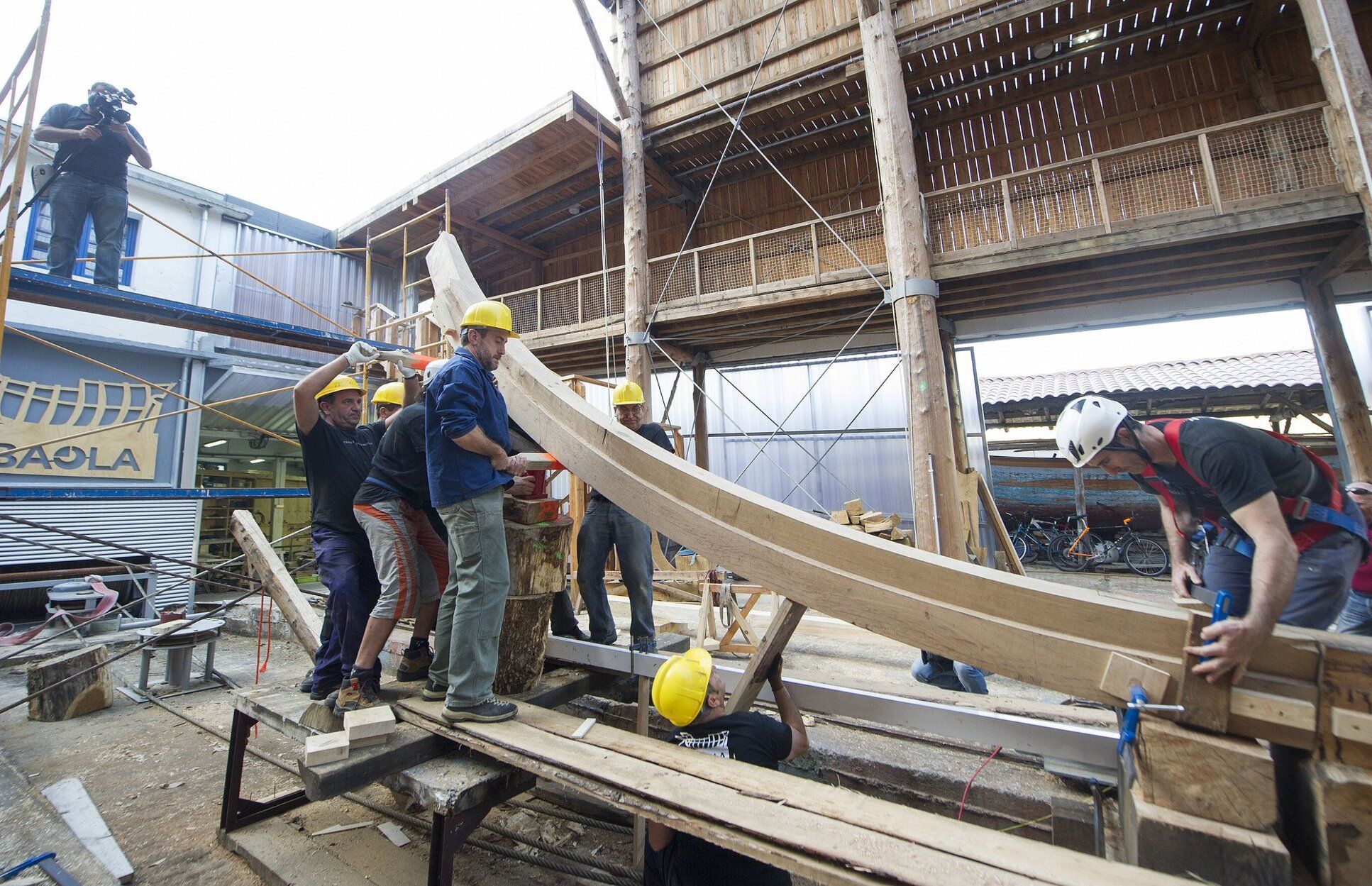 2014-10-31. Colocación de la roda de la réplica de la Nao San Juan, ballenero vasco hundido en Canadá en 1565.