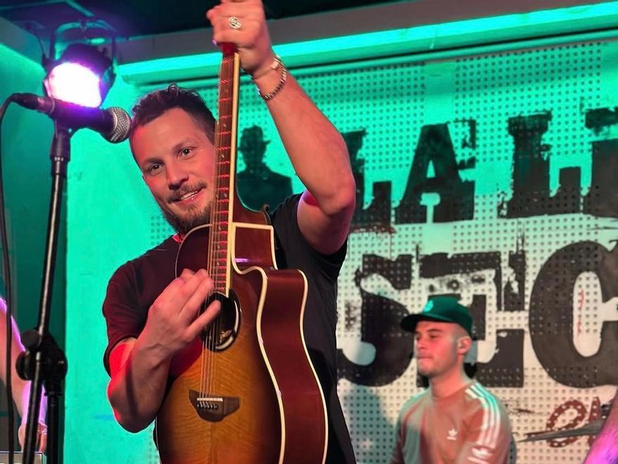 Aimar Cid comparte escenario a menudo con otros músicos.