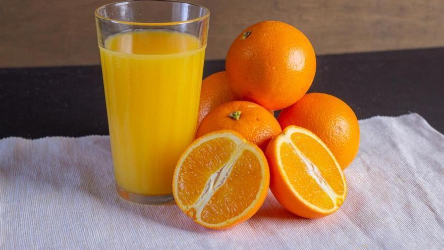 Consultorio de nutrición: ¿Es mejor comer la fruta entera o en zumo?
