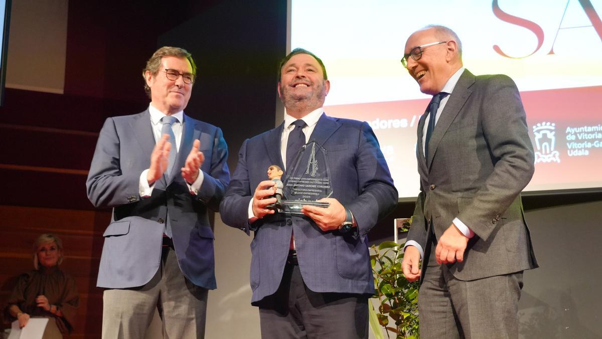 El premio a la &#039;Trayectoria empresarial&#039; ha recaído en Juan Antonio Sánchez Corchero