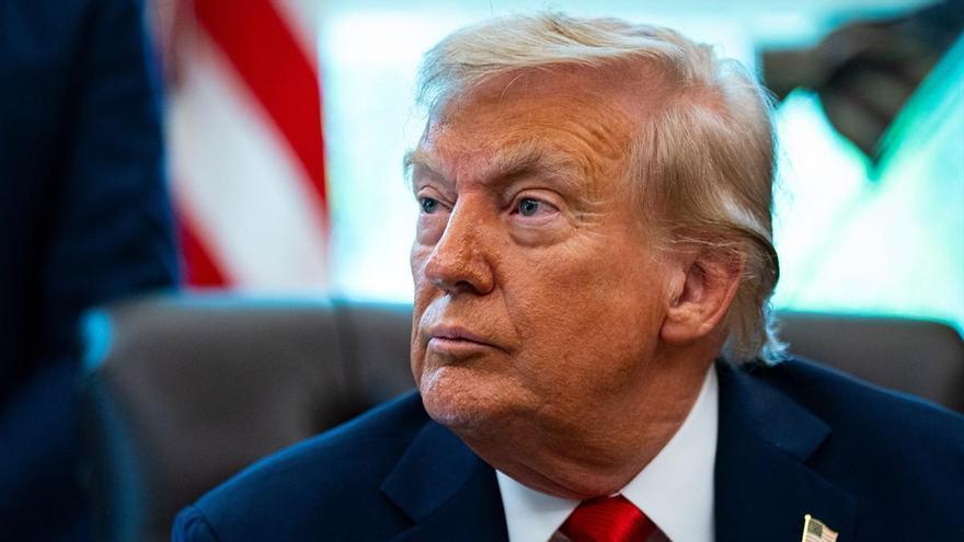 Trump amenaza con imponer aranceles adicionales y limitar los chips a los países que no eliminen sus tasas digitales