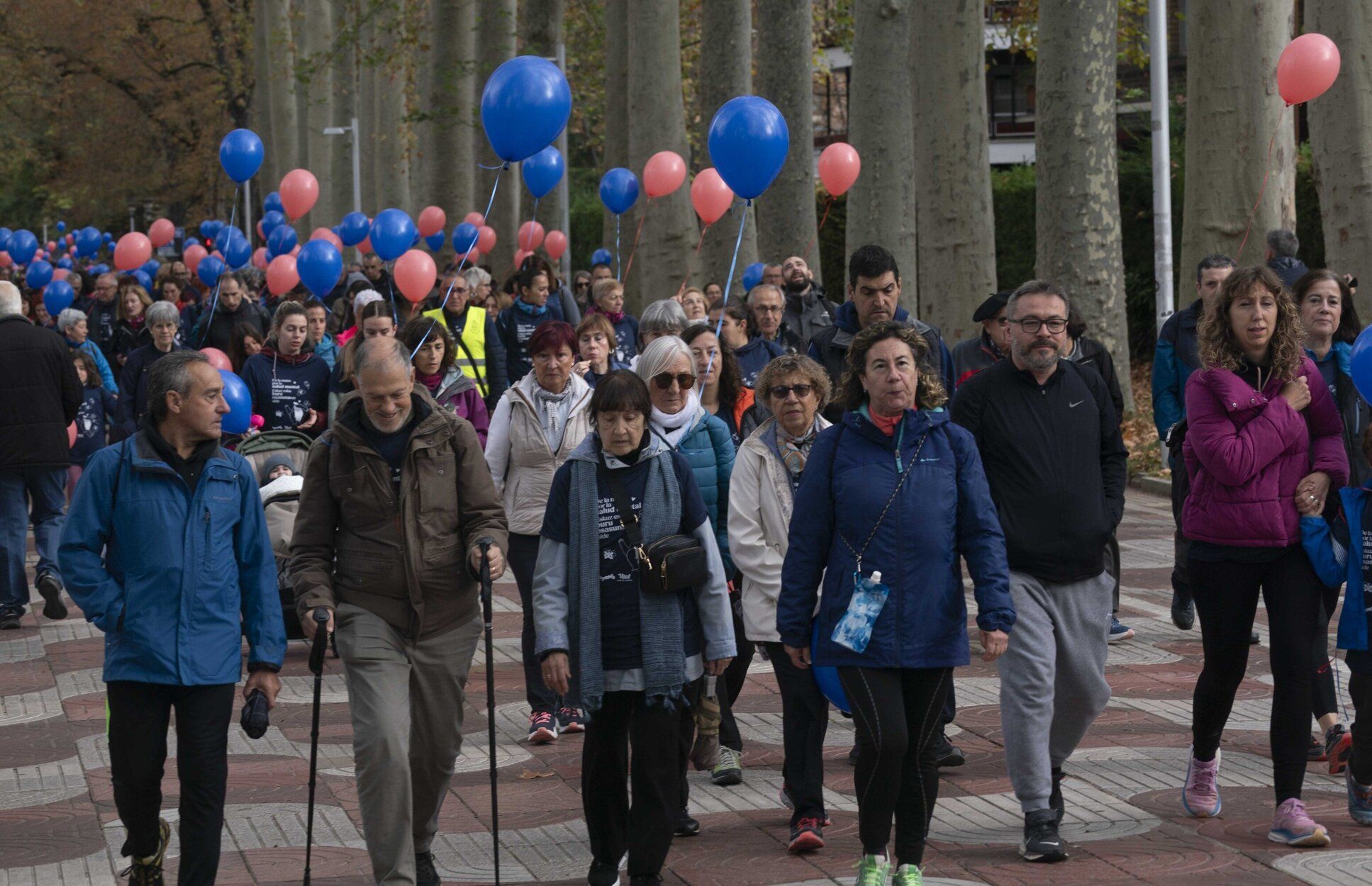 En imágenes: Así ha sido la VI Caminata Solidaria de Asafes en Vitoria por la salud mental
